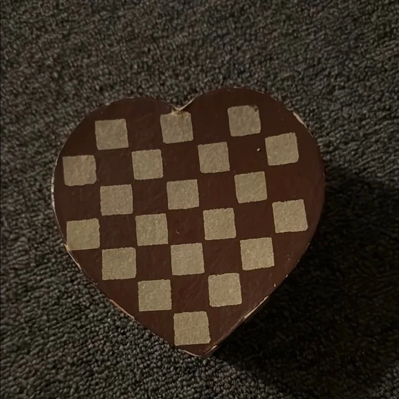 Vintage Heart-Shaped Checkered Wooden Box - Picture 2 of 5